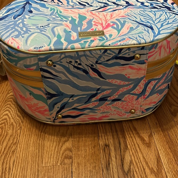 Round Lilly Pulitzer Bag - Picture 5 of 8